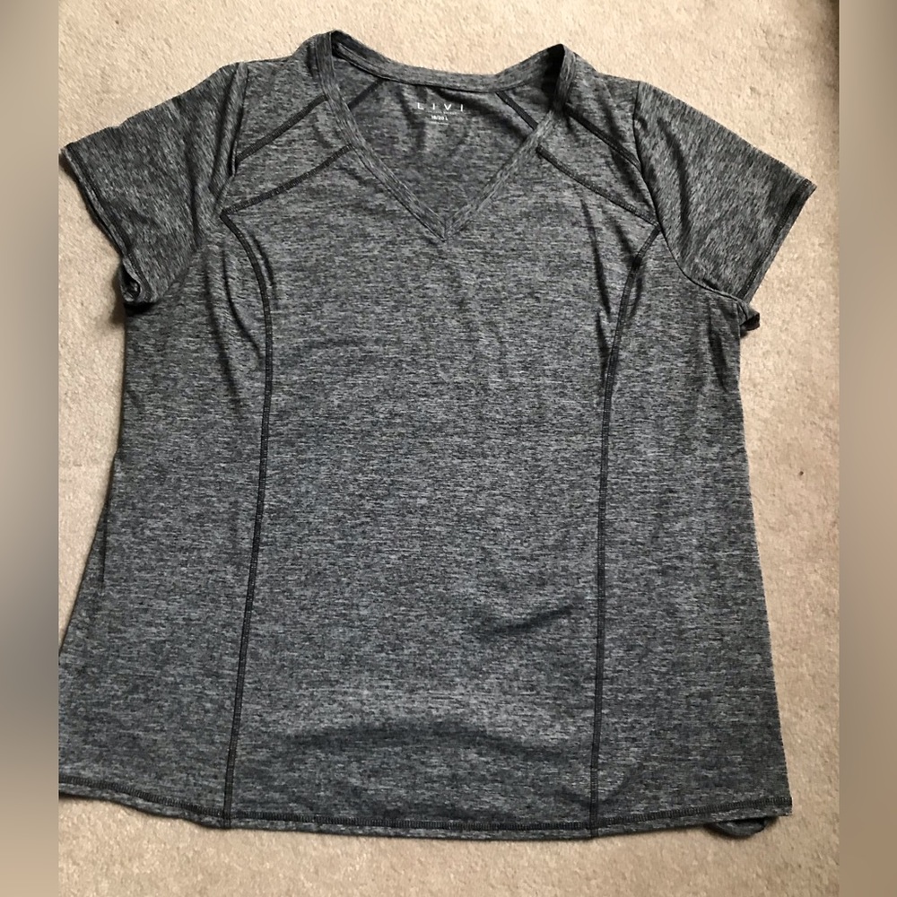 LIVI moisture wicking t shirt size 18/20 L